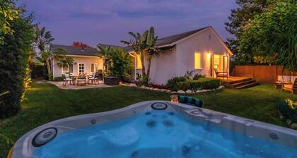 Casa Azul - Coastal Charm in Shoreline Mesa Neighborhood