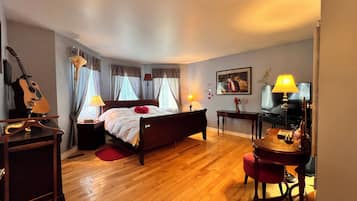 5 bedrooms, iron/ironing board, WiFi, bed sheets