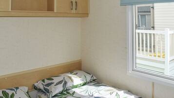 2 bedrooms, bed sheets