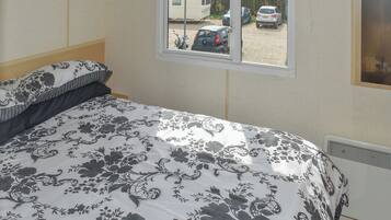 2 bedrooms, bed sheets