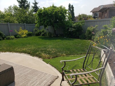 Walkout Garden 1-bedroom  in Grande Prairie AC, WiFi, laundry, parking space