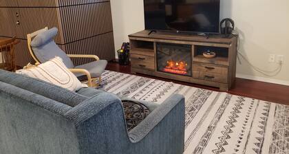 Walkout Garden 1-bedroom in Grande Prairie AC, WiFi, laundry, parking space