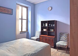 2 室のベッドルーム、デスク、アイロン / アイロン台、旅行用ベビーベッド