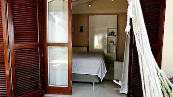 2 bedrooms, iron/ironing board, WiFi