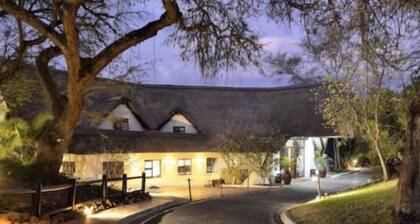 UNIT IS SERVICED DAILY SO EXPLORE/SAFARI/BALLOON BY DAY. AT NIGHT, ENJOY NATURE!