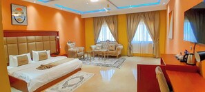 Desk, laptop workspace, free WiFi - Heartland Hotel  (Ada)