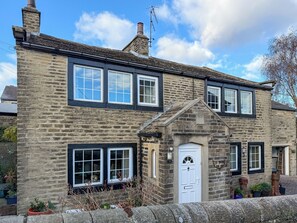 Exterior - 4 bedroom accommodation in Haworth, near Keighley (Haworth, near Keighley)
