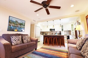 TV connectée, cheminée, écrans d'ordinateur