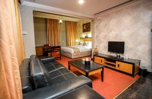 小型开间套房 | 办公桌、笔记本电脑工作区、熨斗/熨衣板、免费 WiFi