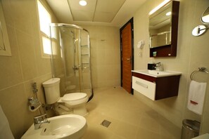 Family Suite, Garden View | Bathroom - CREEK GATE HOTEL (Sharjah)