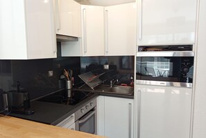 Frigorifero, microonde, forno, macchina per tè/caffè