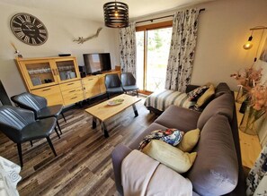 TV - 100m from ski slopes, 3rd floor, view open, balcony, tv, ski locker, 55m², Valfréjus (Valfréjus)