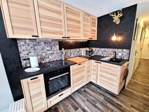 Fridge, microwave, oven, dishwasher - 100m from ski slopes, 3rd floor, view open, balcony, tv, ski locker, 55m², Valfréjus (Valfréjus)