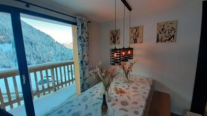 Dining - 100m from ski slopes, 3rd floor, view open, balcony, tv, ski locker, 55m², Valfréjus (Valfréjus)