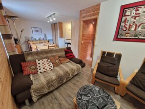 TV - Resort center, 3rd floor, view open, balcony, tv, ski locker, 55m², Valfréjus (Valfréjus)