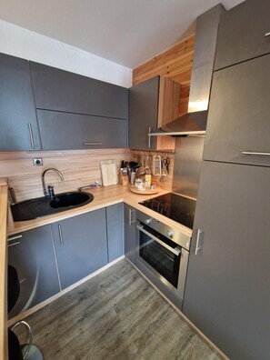 Réfrigérateur, micro-ondes, four, lave-vaisselle