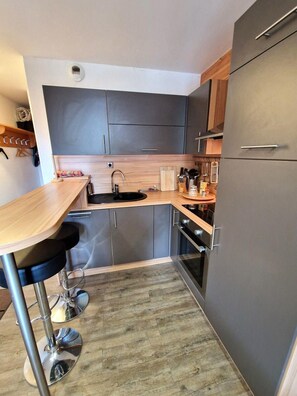 Fridge, microwave, oven, dishwasher - Resort center, 3rd floor, view open, balcony, tv, ski locker, 55m², Valfréjus (Valfréjus)