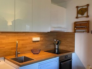 Fridge, microwave, oven, dishwasher - Resort center, 4th floor, view open, balcony, tv, ski locker, 53m², Valfréjus (Valfréjus)