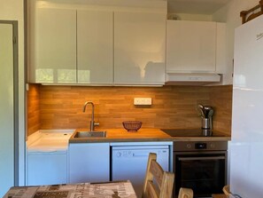 Fridge, microwave, oven, dishwasher - Resort center, 4th floor, view open, balcony, tv, ski locker, 53m², Valfréjus (Valfréjus)