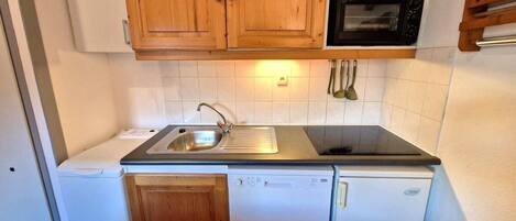 Réfrigérateur, micro-ondes, four, lave-vaisselle