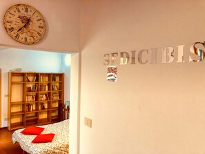Room - SEDICIBIS Apartment, a historic mansion in the heart of Bologna (Bologna)