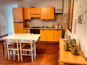 Private kitchen - SEDICIBIS Apartment, a historic mansion in the heart of Bologna (Bologna)