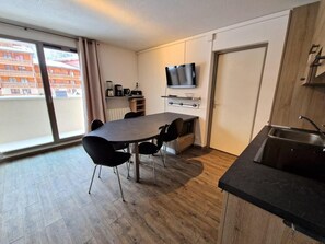 Dining - Resort center, 1st floor, balcony, tv, ski locker, 42m², Valfréjus (Valfréjus)