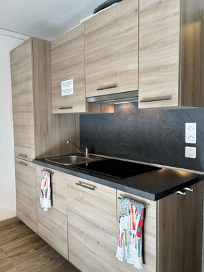 Fridge, microwave, dishwasher - Resort center, 1st floor, balcony, tv, ski locker, 42m², Valfréjus (Valfréjus)