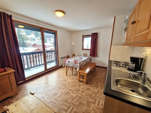 Interior - 30m from ski slopes, 7th floor, view resort, balcony, tv, ski locker, 37m², Valfréjus (Valfréjus)