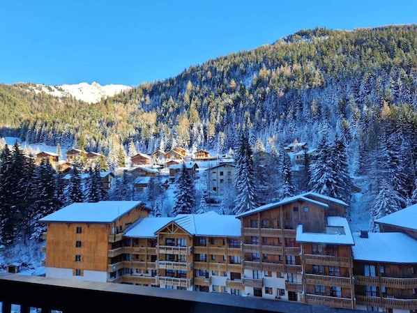 Property grounds - 30m from ski slopes, 7th floor, view resort, balcony, tv, ski locker, 37m², Valfréjus (Valfréjus)