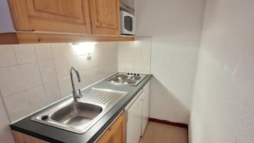 Frigorifero, microonde, lavastoviglie