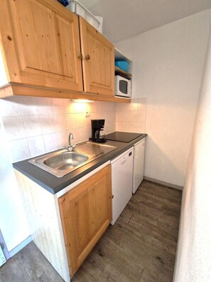 Réfrigérateur, micro-ondes, lave-vaisselle