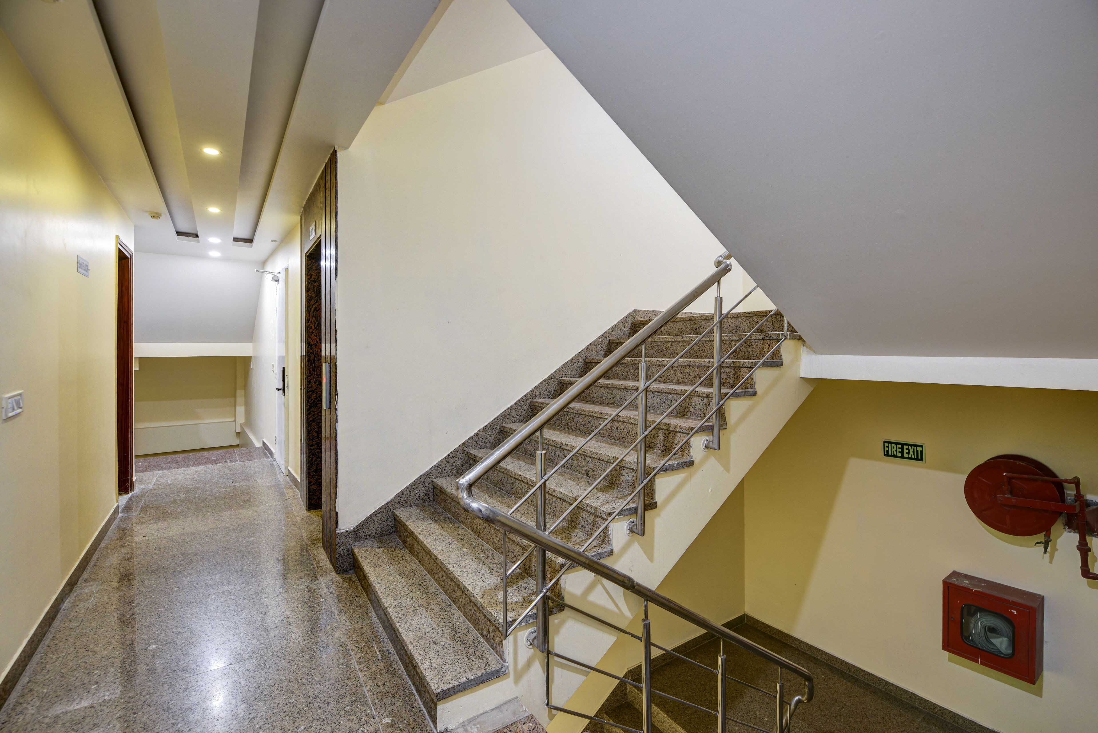 Foto - The York Legacy Hotel - 2 Minutes Walk From New Delhi Railway Station