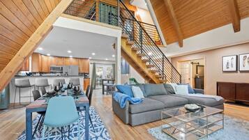 Smart-tv och bordsfotboll