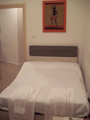 ANDREA | Schreibtisch, schallisolierte Zimmer, kostenloses WLAN