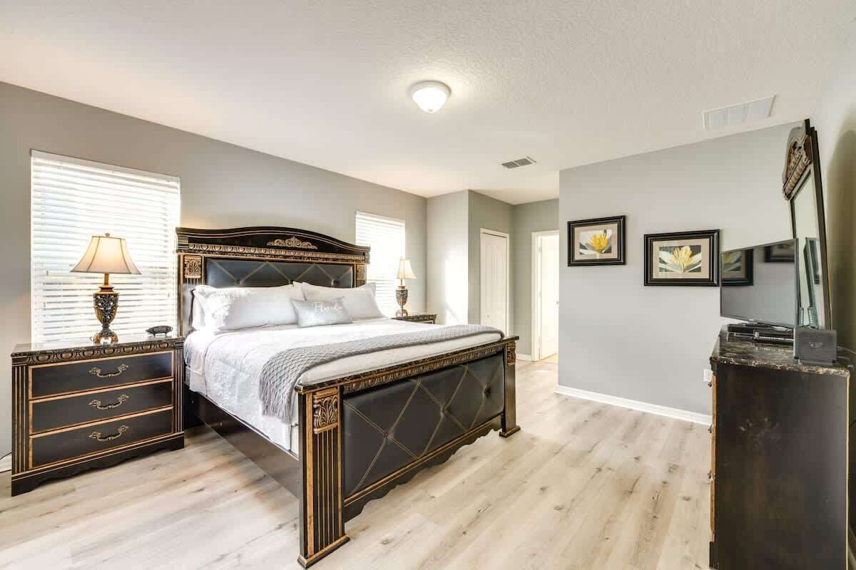 6 bedrooms, iron/ironing board, free WiFi, bed sheets