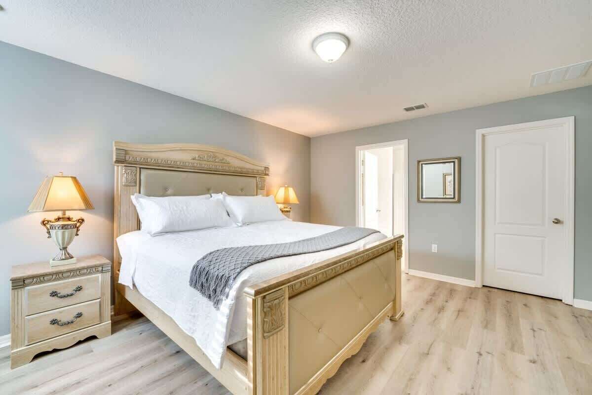 6 slaapkamers, een strijkplank/strijkijzer, gratis wifi, beddengoed