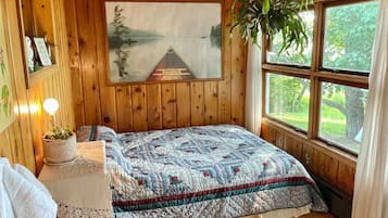 3 bedrooms, travel crib, WiFi, bed sheets