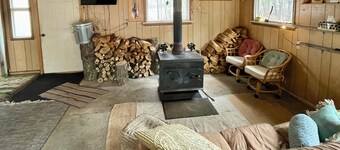 Cozy Lakefront Cabin. Experience the true beauty of an untouched UP.