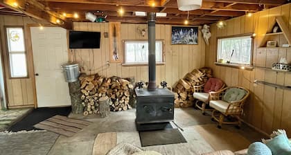 Cozy Lakefront Cabin. Experience the true beauty of an untouched UP.