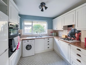 Cookware/dishes/utensils