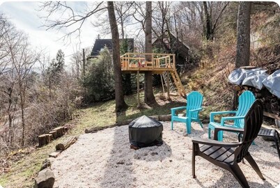 Cozy Cave DOWNTOWN with Garden and Mountain View’s