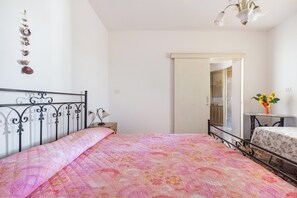 3 bedrooms, iron/ironing board