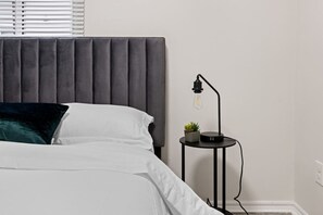 1 bedroom, desk, free WiFi, bed sheets