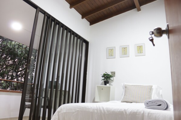 5 bedrooms, in-room safe, desk, WiFi