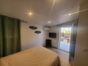 2 bedrooms, WiFi, bed sheets