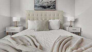 3 bedrooms, desk, iron/ironing board, travel crib