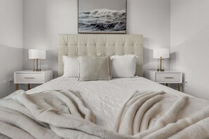 3 عدّة غرف نوم ومكتب ومكواة/لوح كي وسرير سفر