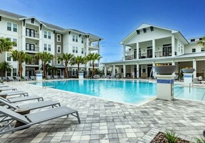 حمّام سباحة خارجي