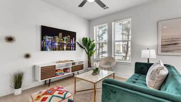 Smart TV, video games